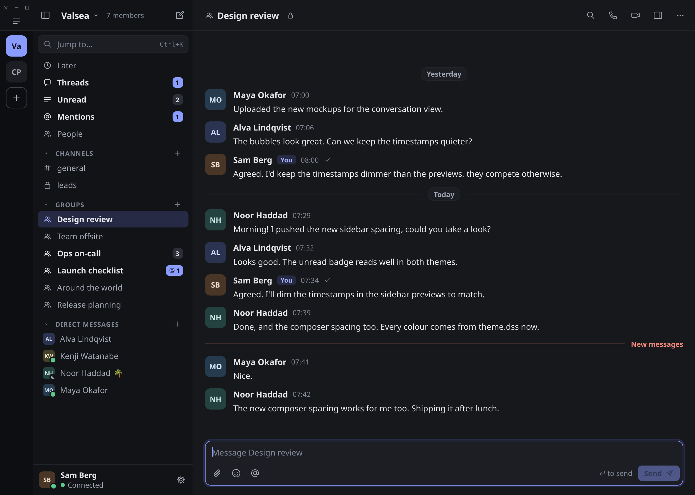 Lowfire on Linux, dark: a group conversation with the sidebar and the message composer.