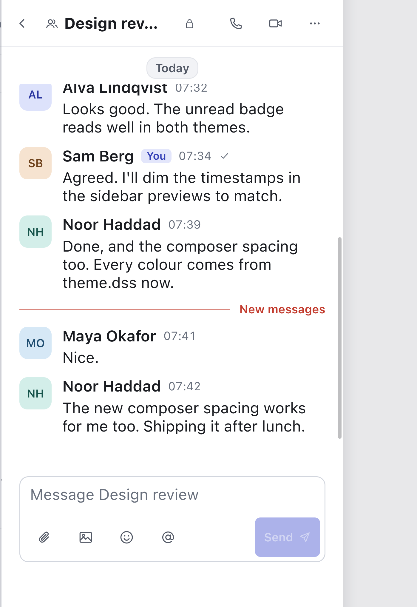 Lowfire on iPhone Duo, light: a group conversation with the sidebar and the message composer.
