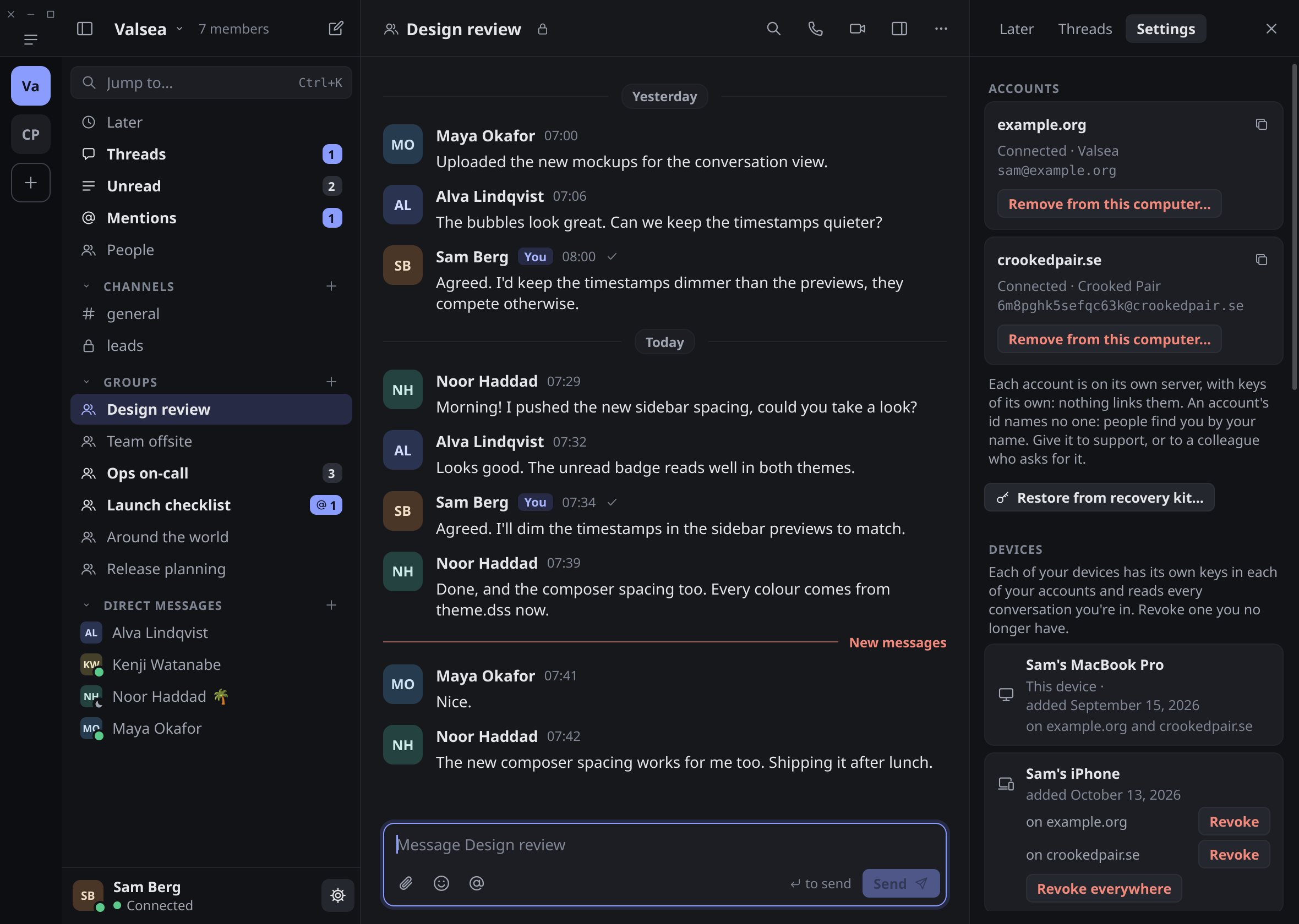 Lowfire on Linux, dark: Settings with two accounts on different servers and their linked devices.